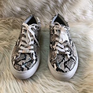 J/ Slides snake print faux leather sneaker sz 7